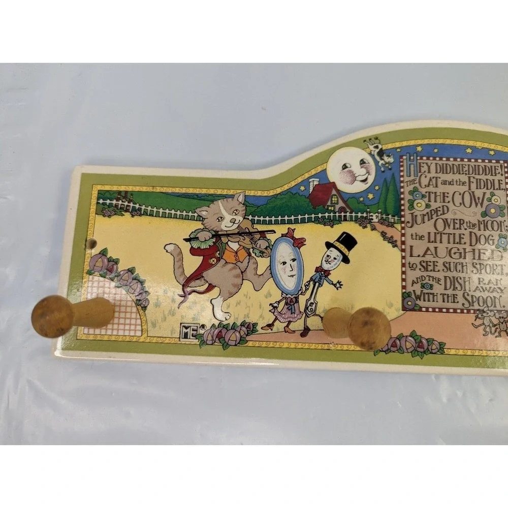 Hey Diddle Diddle Ceramic Coat Hanger Rack 16.75 Inch